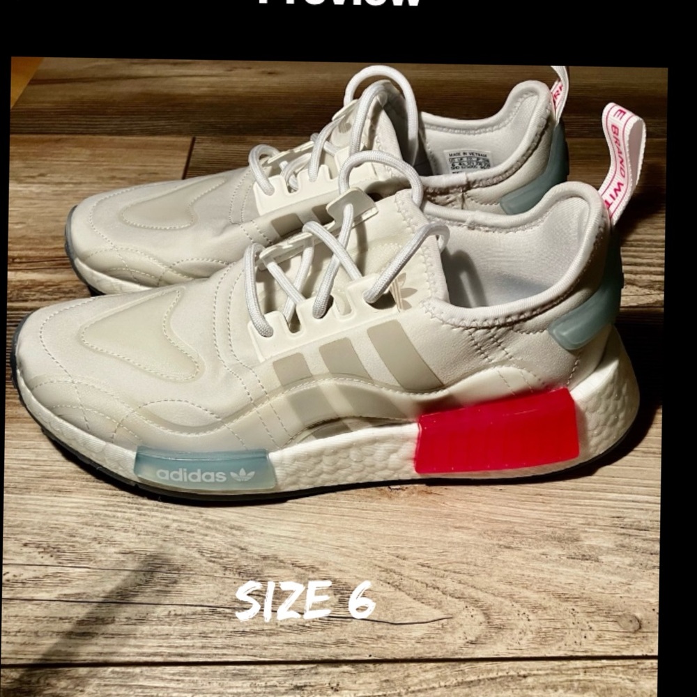 Women’s Adidas Sneakers in EUC- worn 1 x